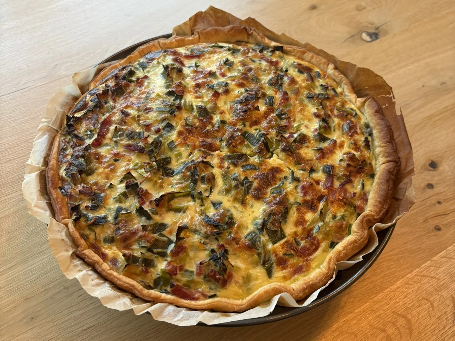 Makkelijke quiche met prei, snel recept voor een gezonde hartige taart met krokante bodem